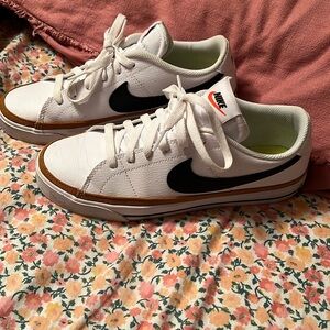 Nike Court Legacy